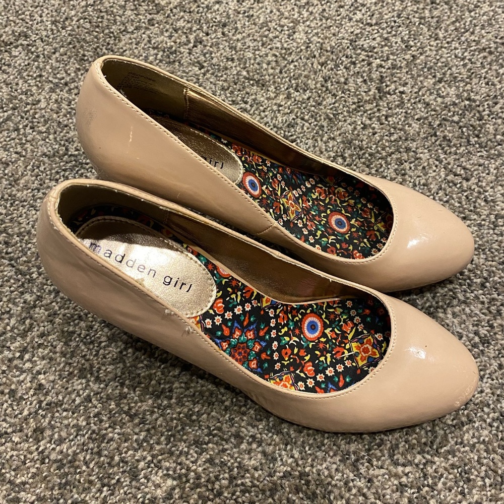 Madden Girl nude pumps